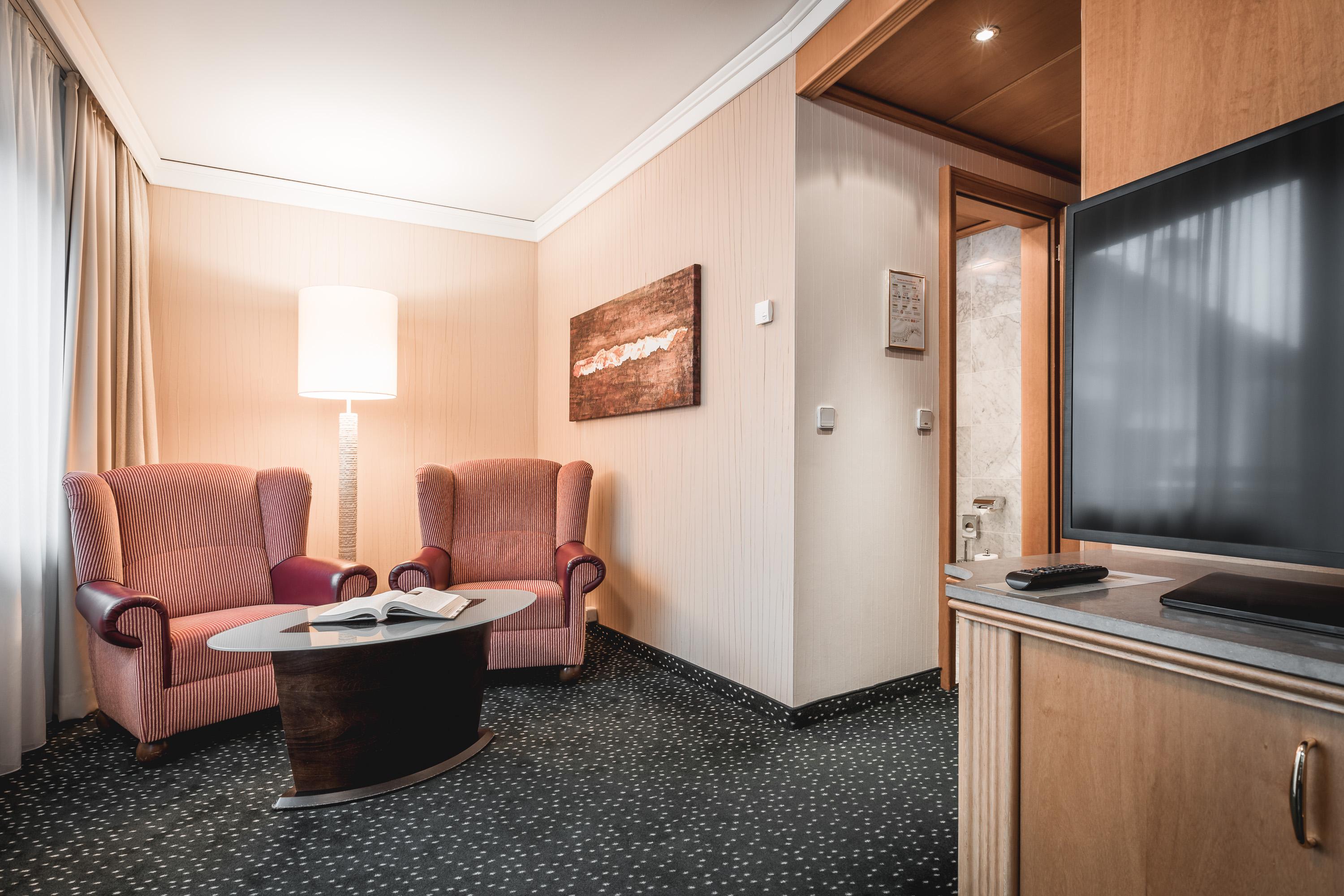Hotel Krumers Alpin - Your Mountain Oasis Seefeld in Tirol